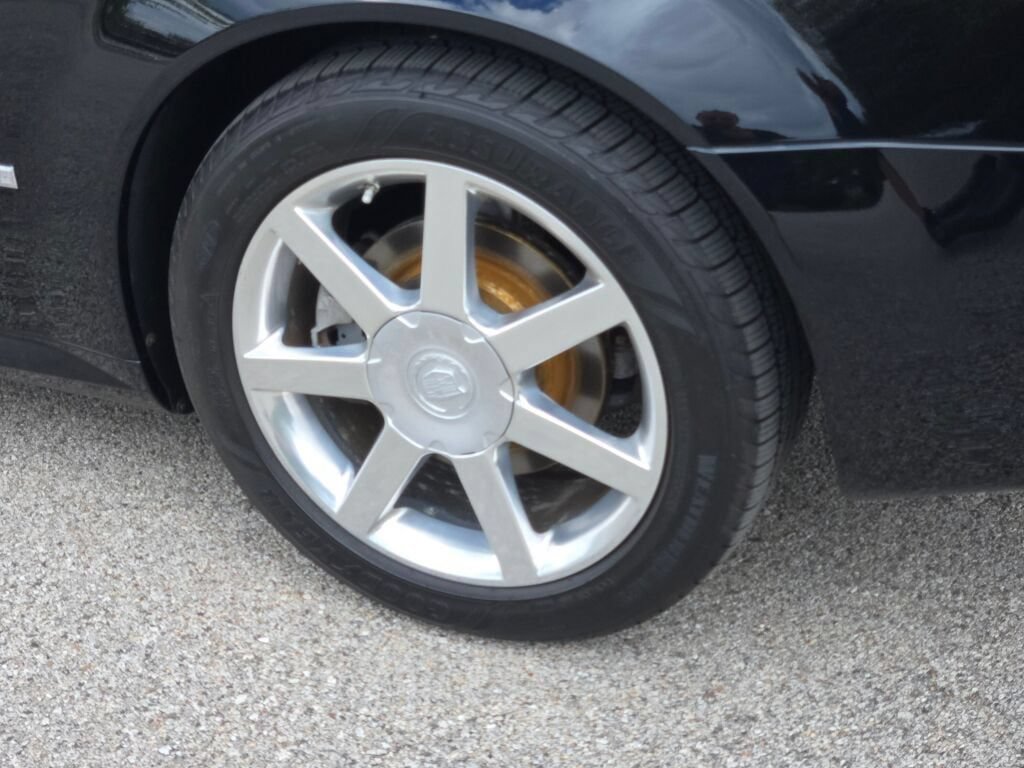 Used 2007 Cadillac XLR RWD image 11