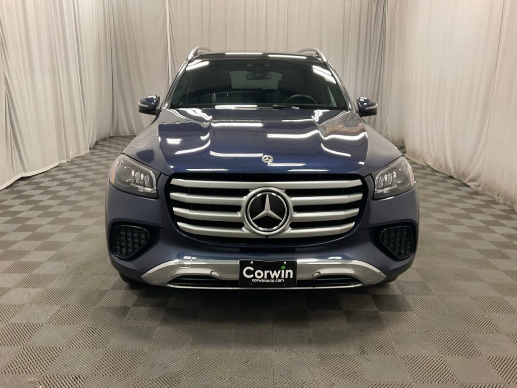 Used 2025 Mercedes-Benz GLS 450 4MATIC image 3