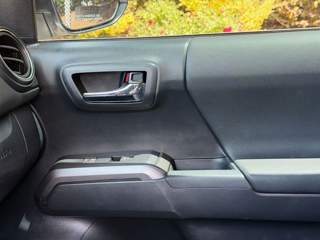 Used 2019 Toyota Tacoma TRD Pro AWD/4WD image 31