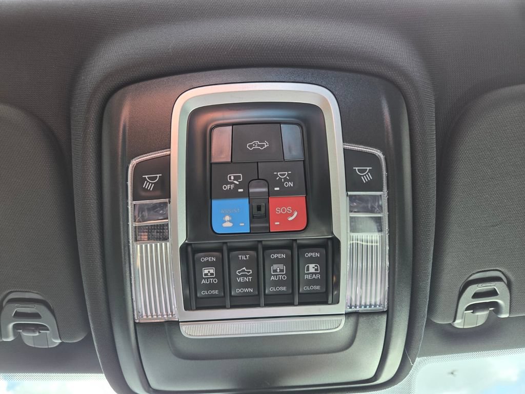 Used 2025 RAM 1500 Limited w/ Off Road Group AWD/4WD image 18