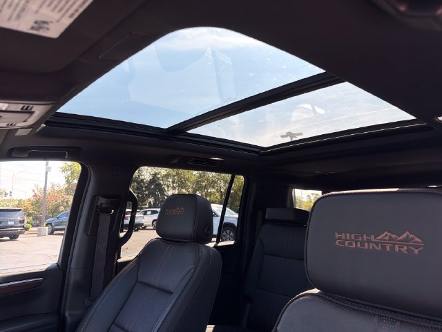 Certified 2025 Chevrolet Suburban High Country AWD/4WD image 21