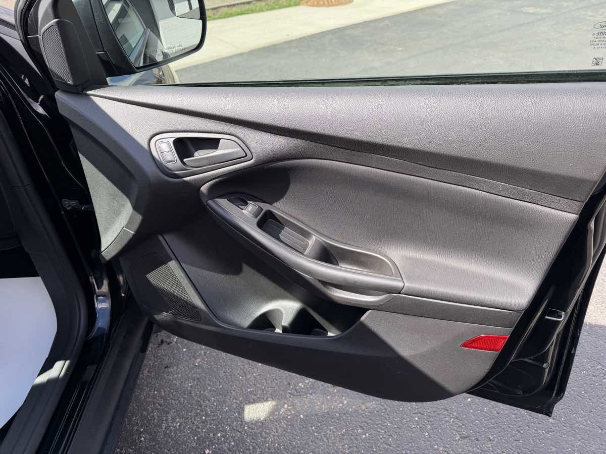 Used 2017 Ford Focus S image 21