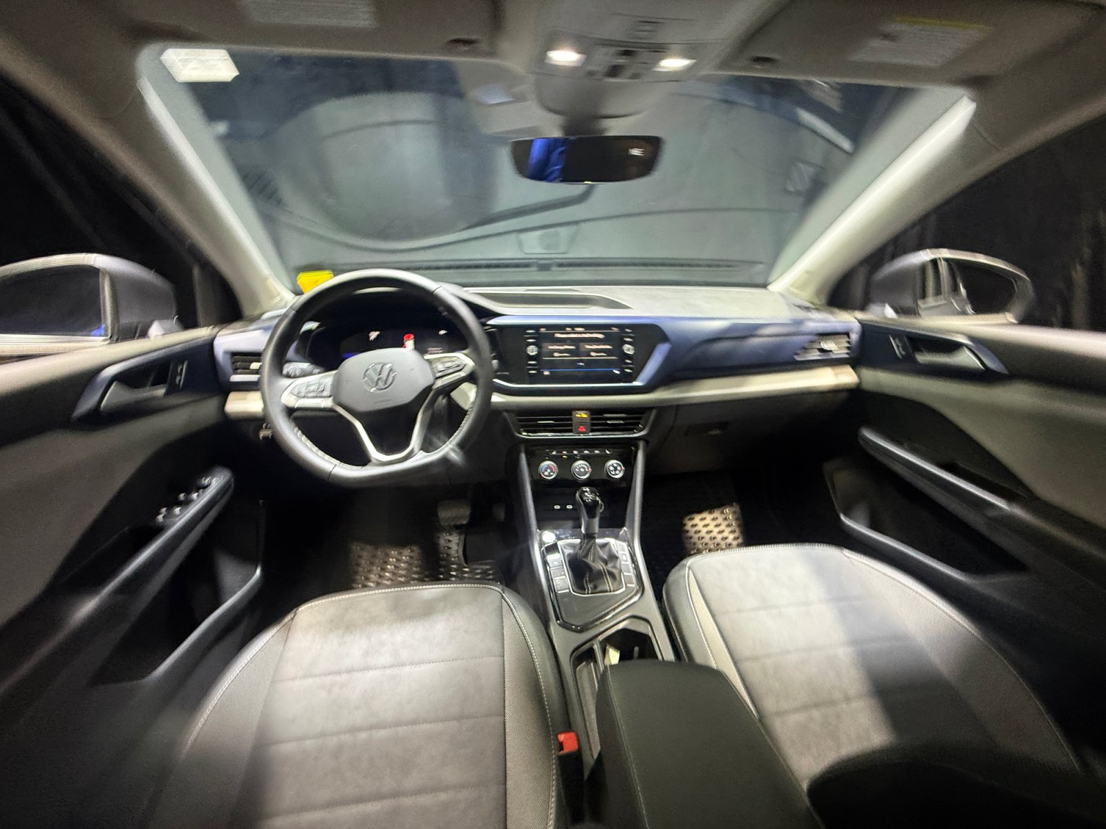 Used 2023 Volkswagen Taos SE w/ Panoramic Sunroof Package FWD image 20