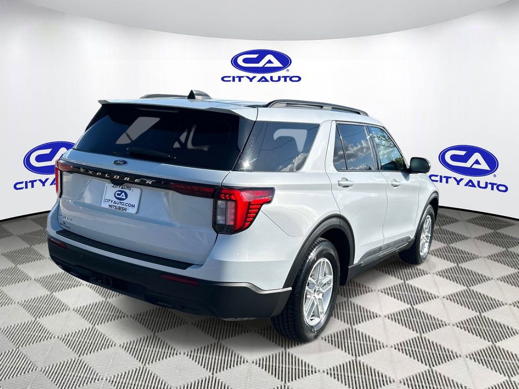 Used 2025 Ford Explorer Active image 3