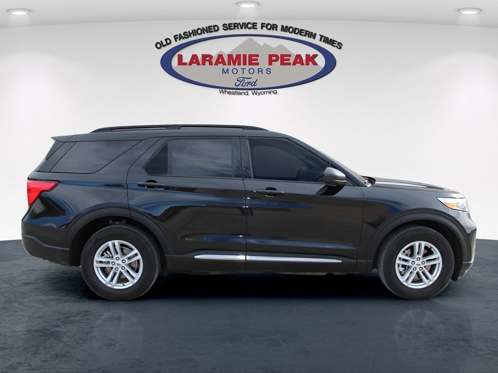 Used 2023 Ford Explorer XLT image 2