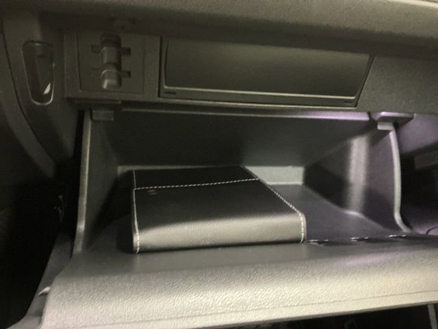 Used 2022 Volkswagen Tiguan SE R-Line image 52