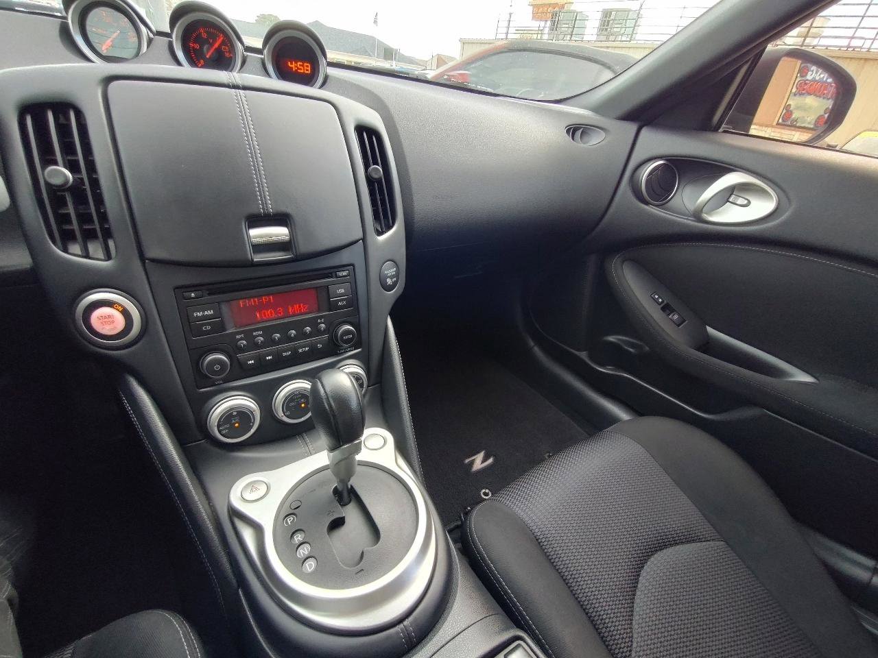 Used 2015 Nissan 370Z Coupe image 21