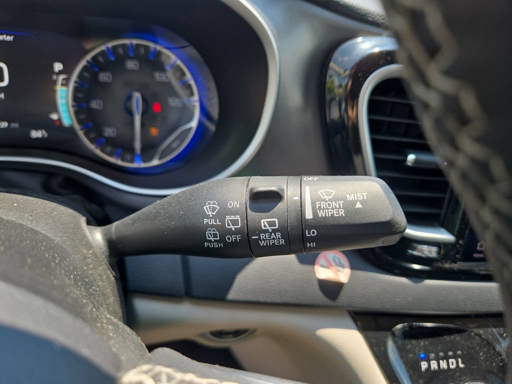 Used 2024 Chrysler Pacifica Touring-L FWD image 42