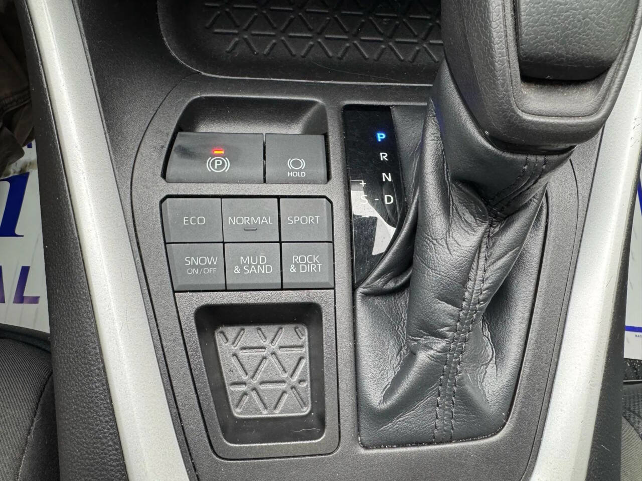 Used 2022 Toyota RAV4 XLE w/ Convenience Package image 15