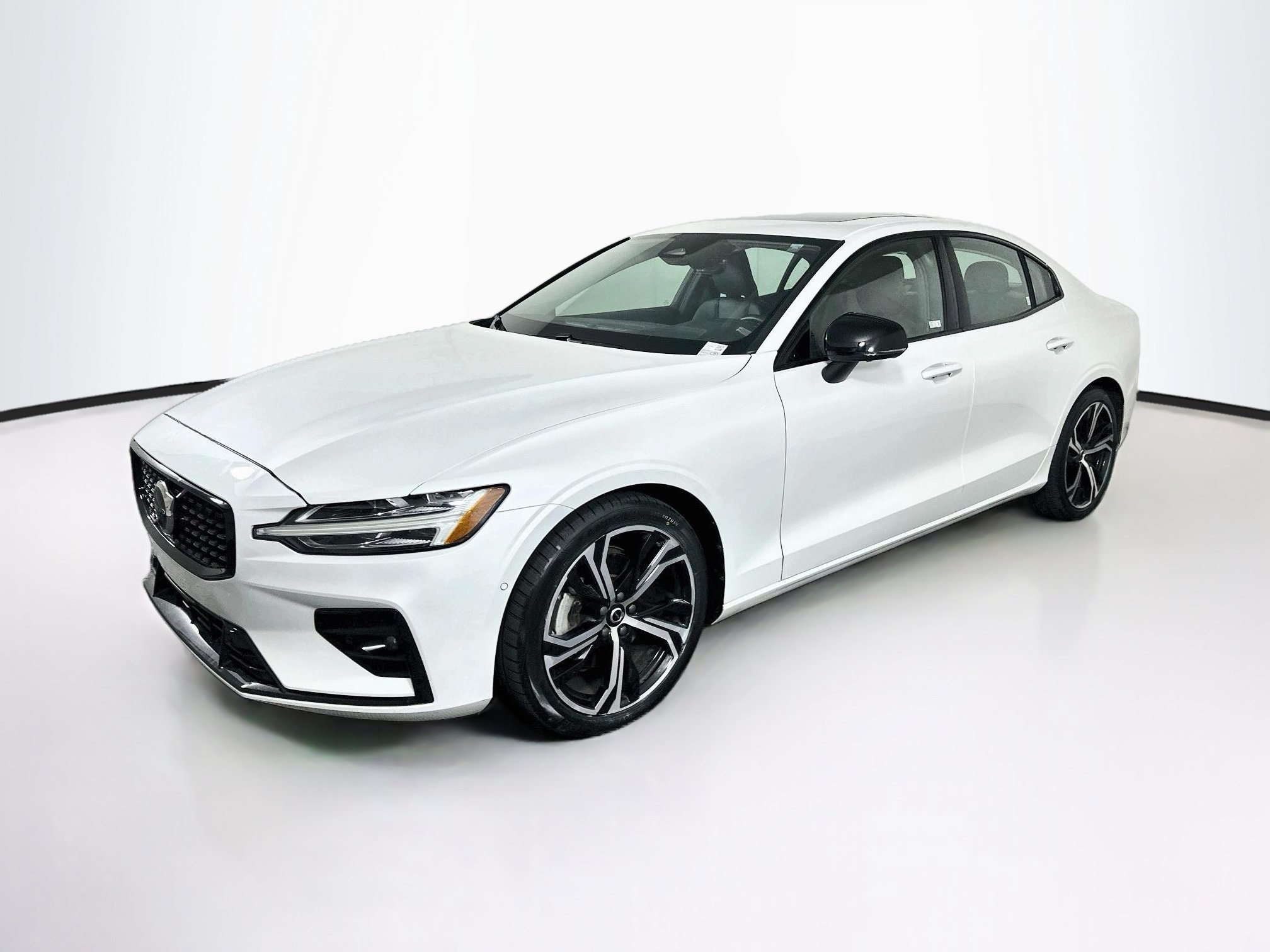Used 2024 Volvo S60 B5 Plus FWD image 3