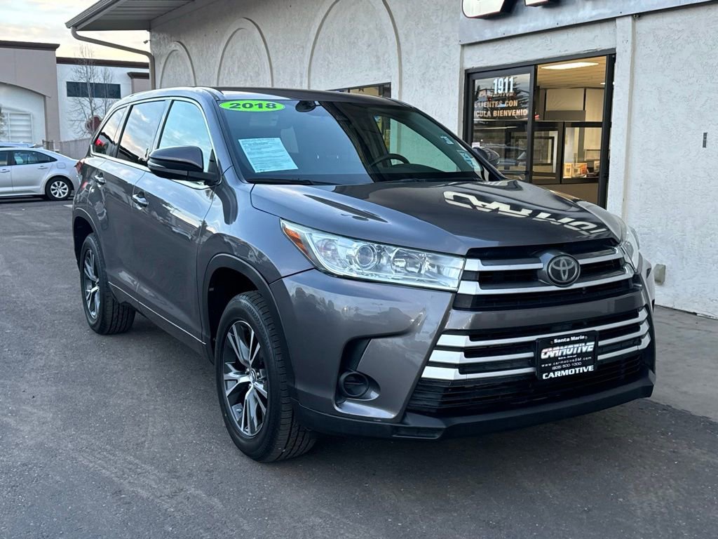 Used 2018 Toyota Highlander LE w/ Carpet Mat Package (TMS) FWD image 1