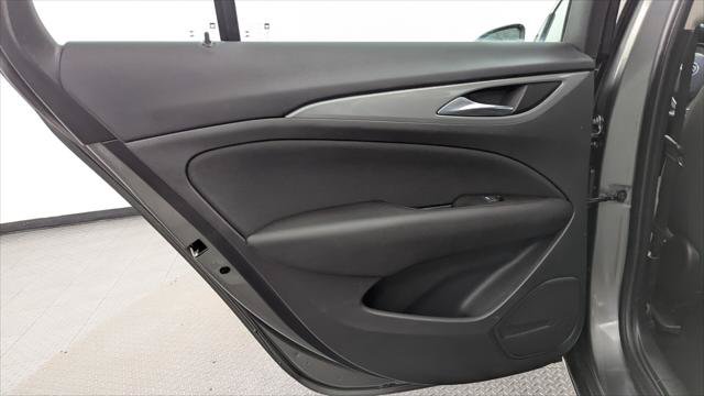 Used 2018 Buick Regal Preferred w/ Driver Confidence Package #1 FWD image 12