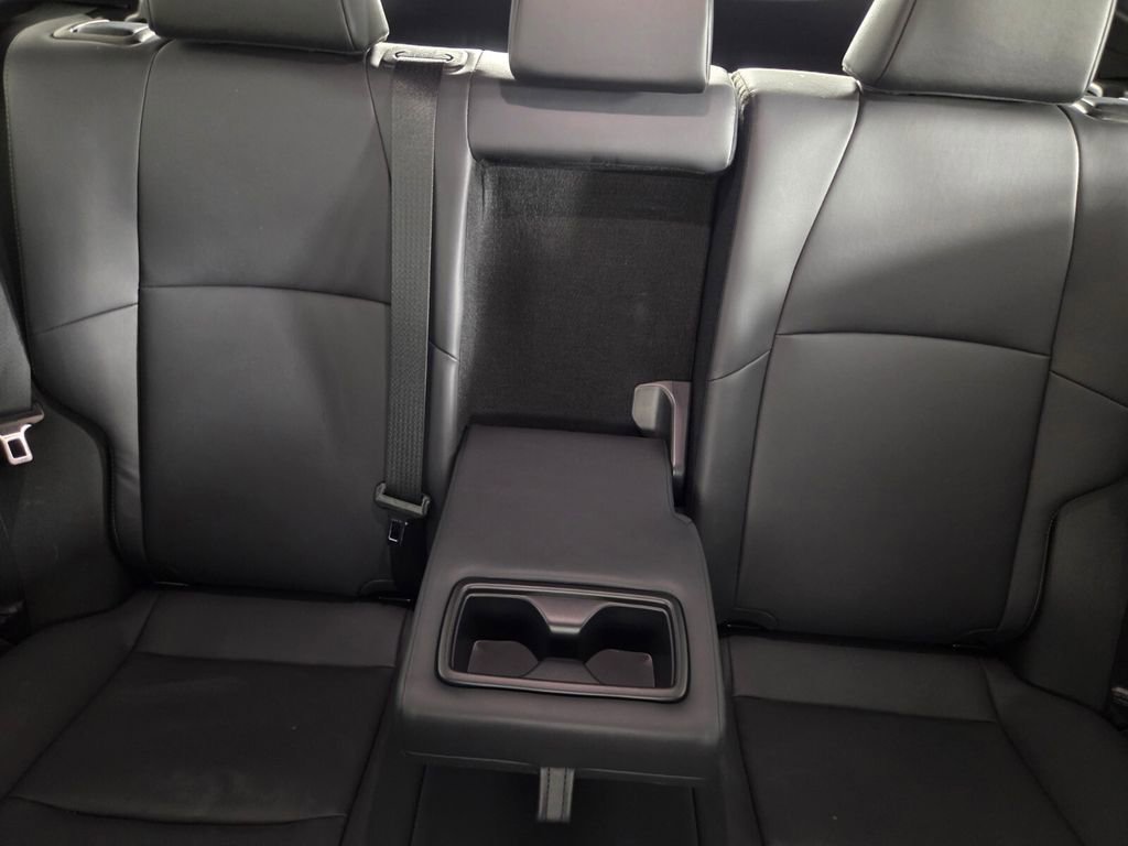 Used 2024 Toyota Venza XLE AWD/4WD image 24