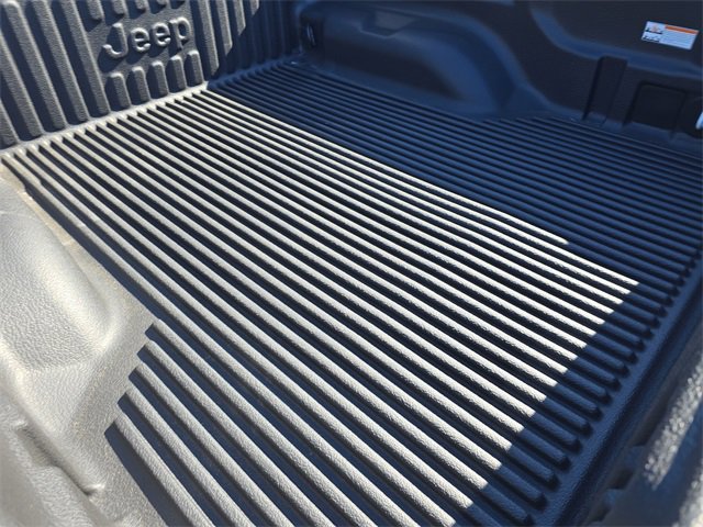 Used 2025 Jeep Gladiator Sport image 6