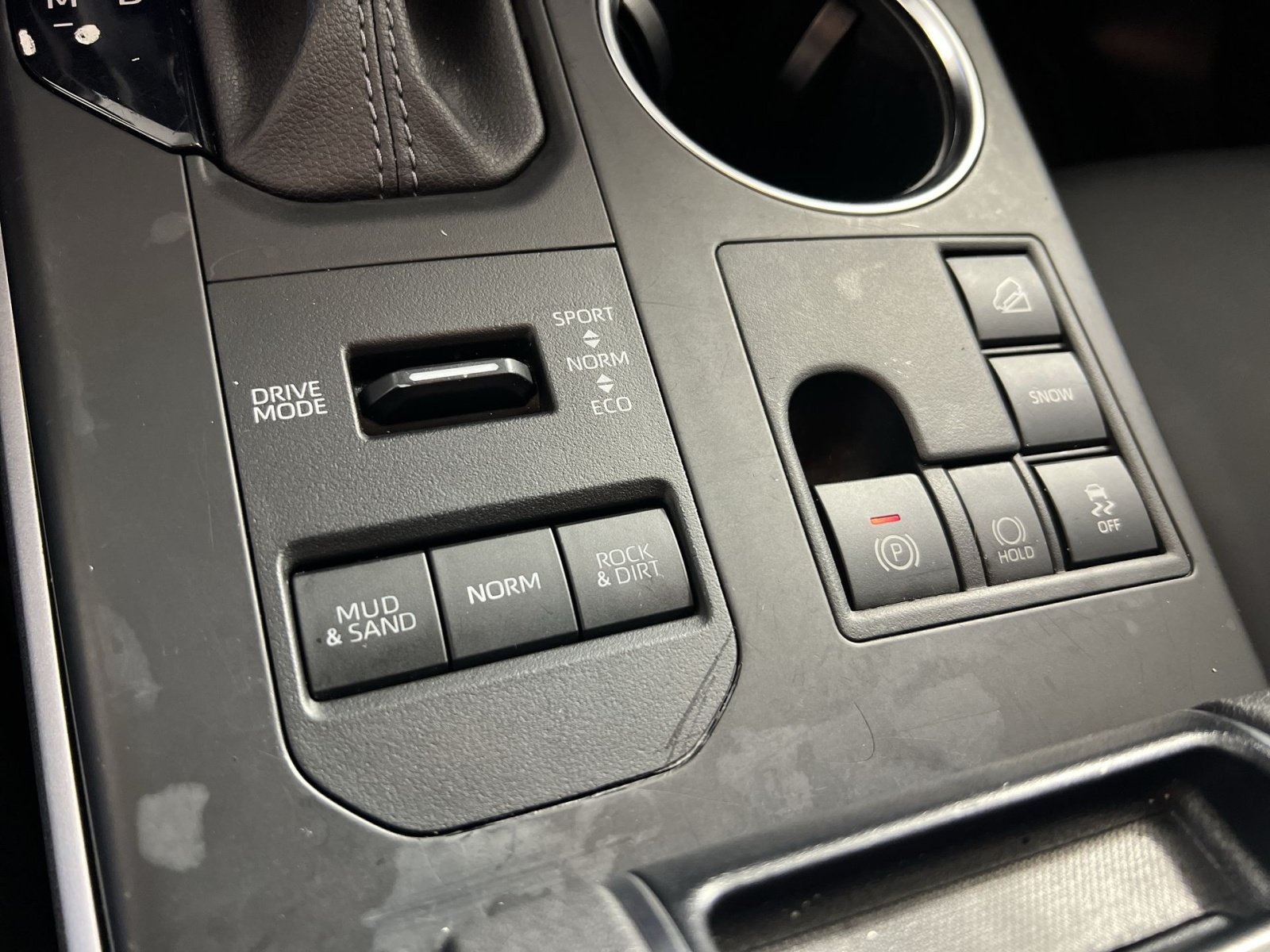 Used 2024 Toyota Highlander XLE AWD/4WD image 32