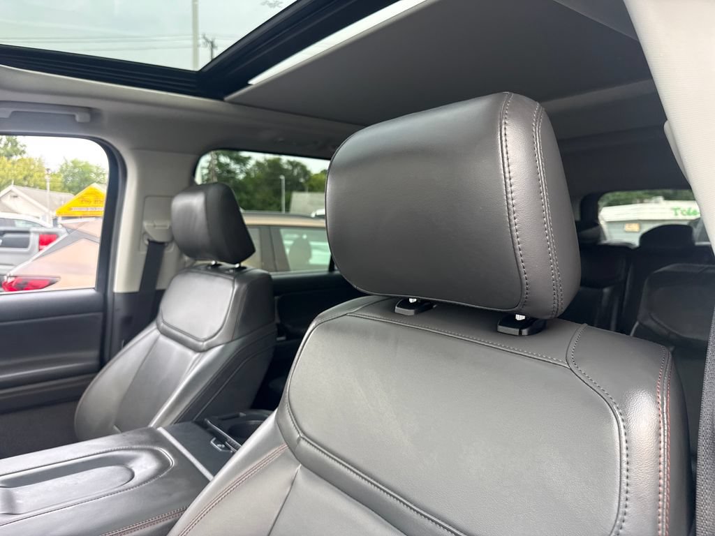 Used 2025 Ford Expedition Active AWD/4WD image 35