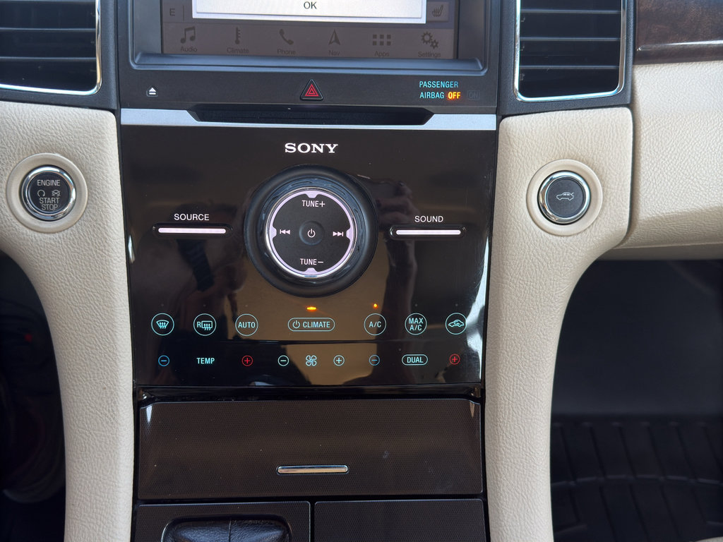 Used 2018 Ford Taurus Limited image 18