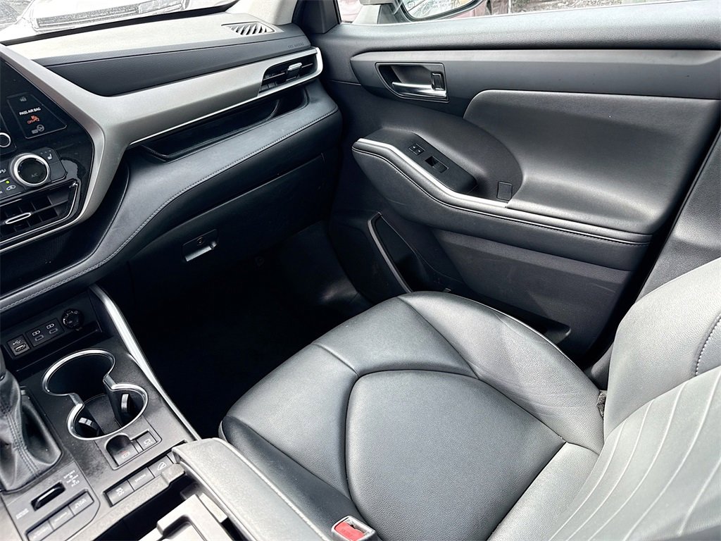 Used 2022 Toyota Highlander XLE image 25