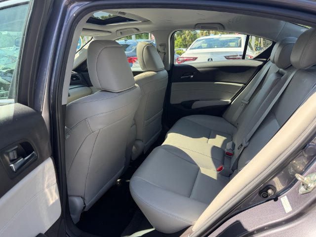 Used 2017 Acura ILX w/ AcuraWatch Plus Package FWD image 12