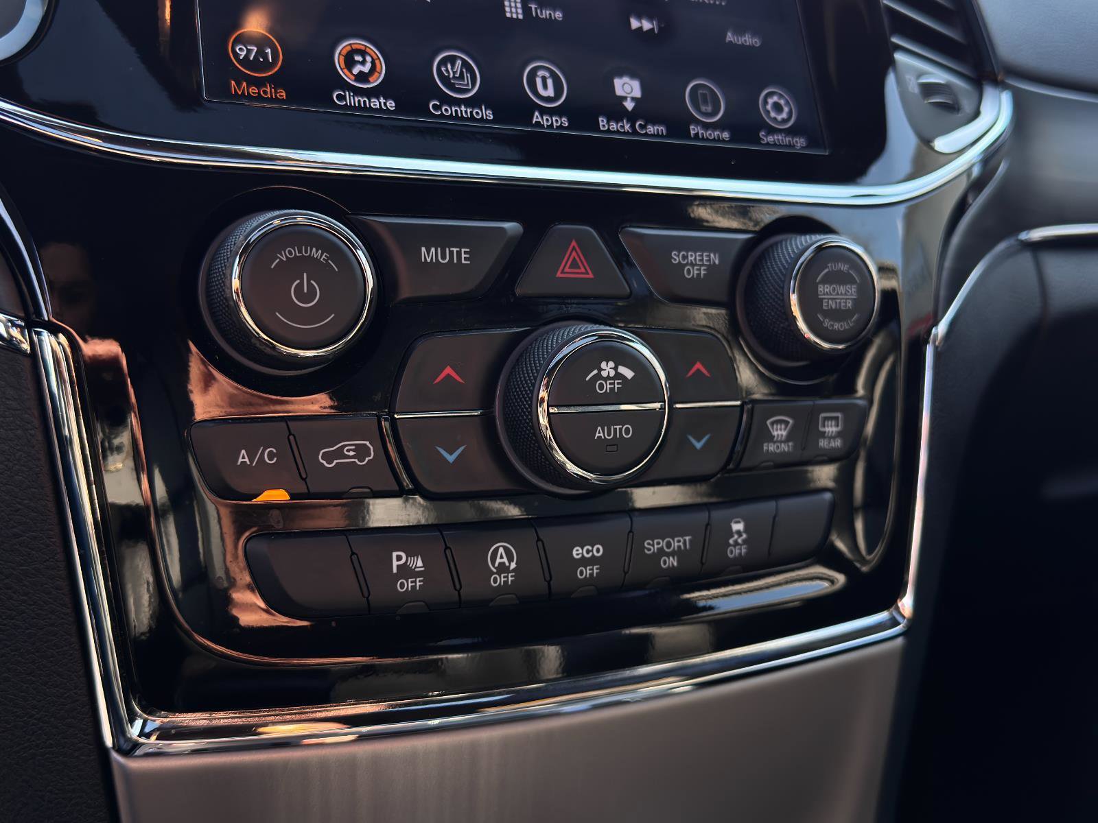 Used 2021 Jeep Grand Cherokee Limited image 21