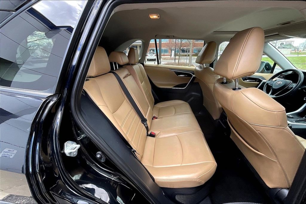 Used 2019 Toyota RAV4 Limited AWD/4WD image 30