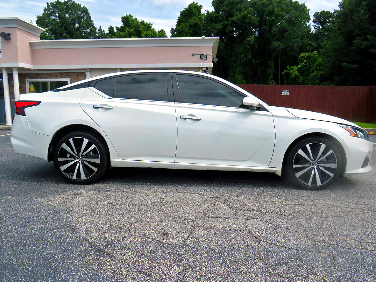 Used 2022 Nissan Altima 2.5 Platinum image 4