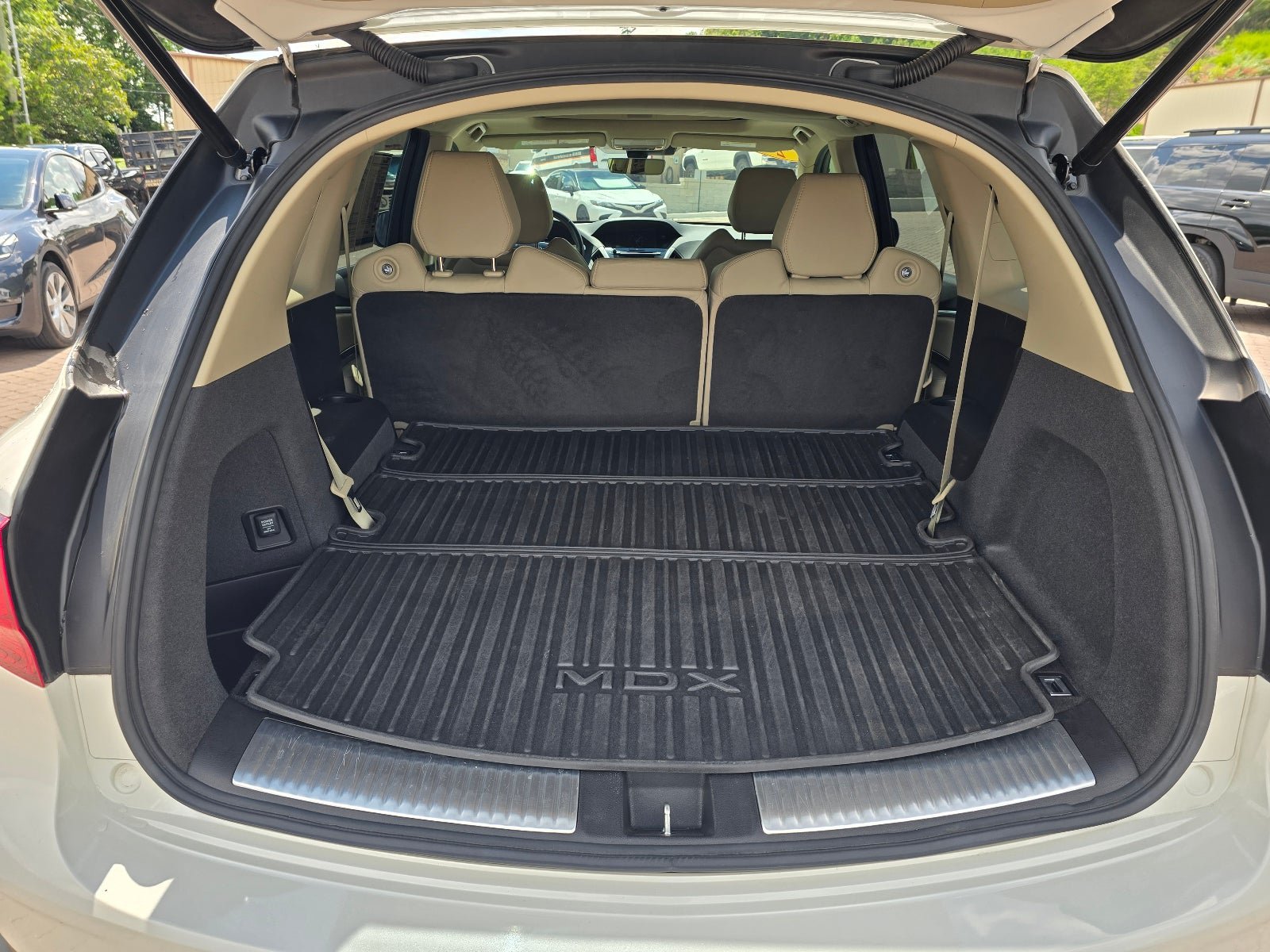 Used 2017 Acura MDX SH-AWD image 25