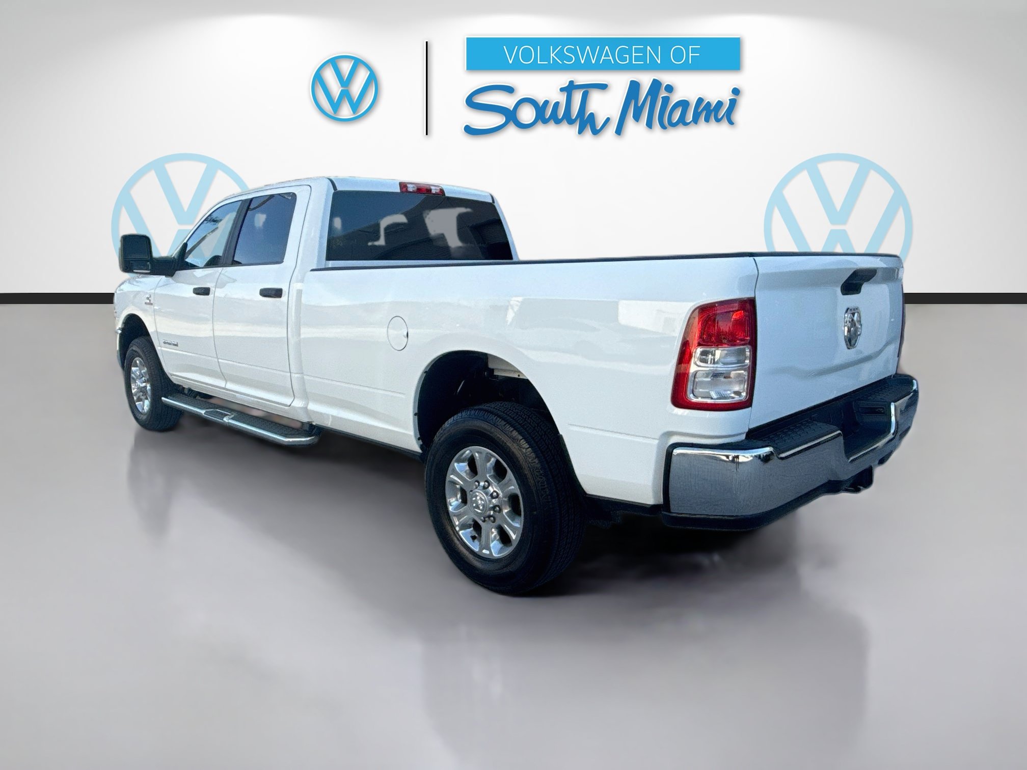 Used 2024 RAM 3500 Big Horn AWD/4WD image 5