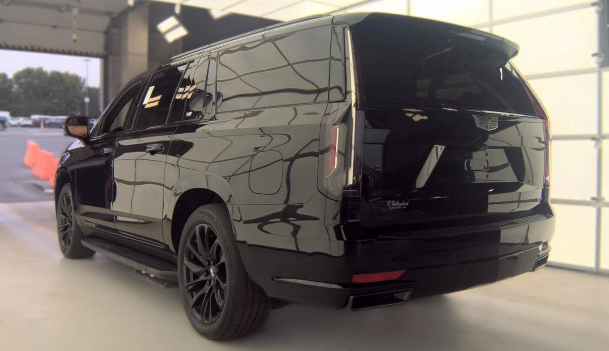 Used 2024 Cadillac Escalade ESV Sport w/ LPO, ONYX Package AWD/4WD image 4