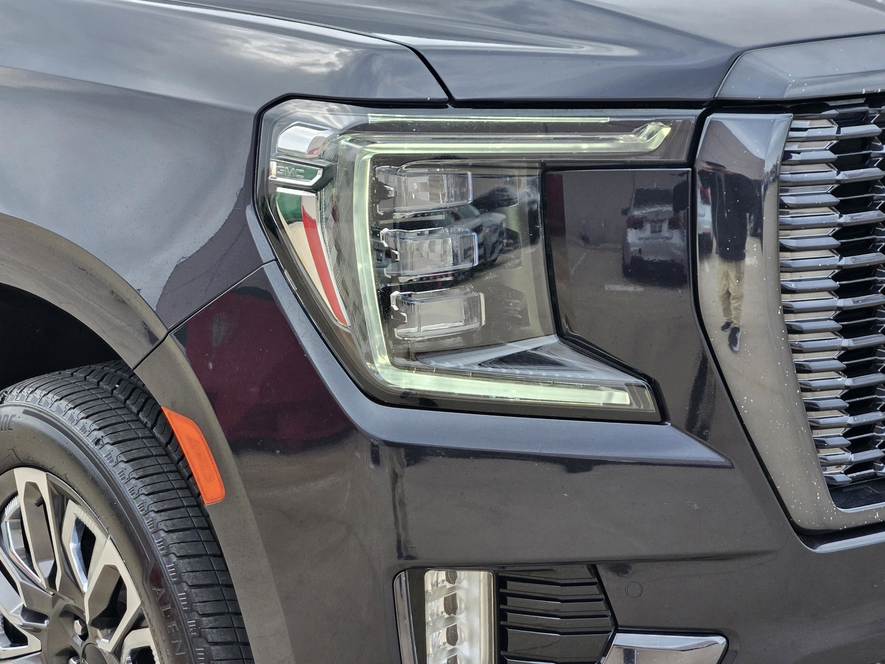 Used 2023 GMC Yukon Denali Ultimate image 9