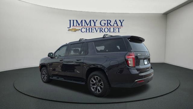 Used 2022 Chevrolet Suburban Z71 w/ Luxury Package AWD/4WD image 3