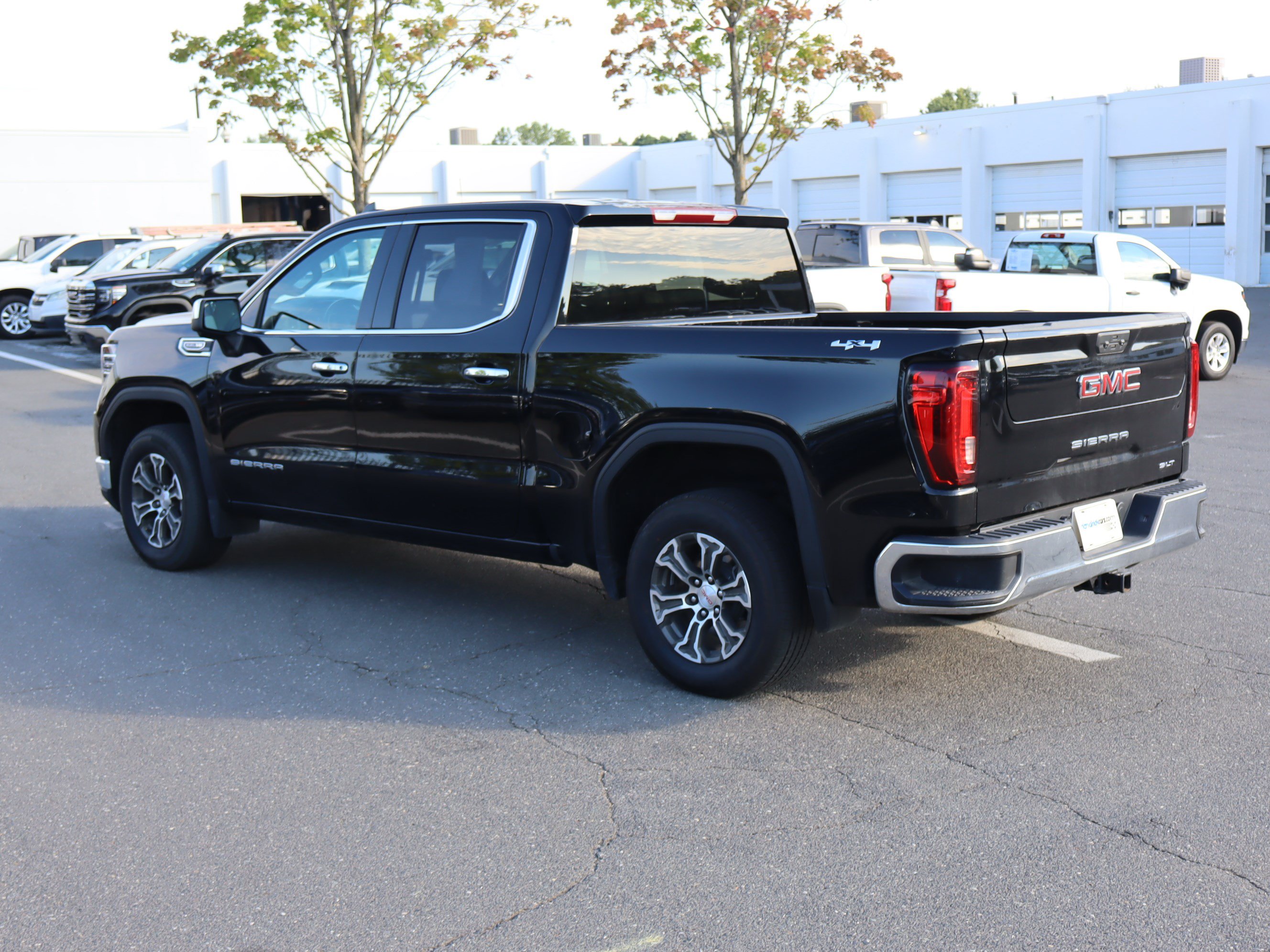 Used 2025 GMC Sierra 1500 SLT AWD/4WD image 8