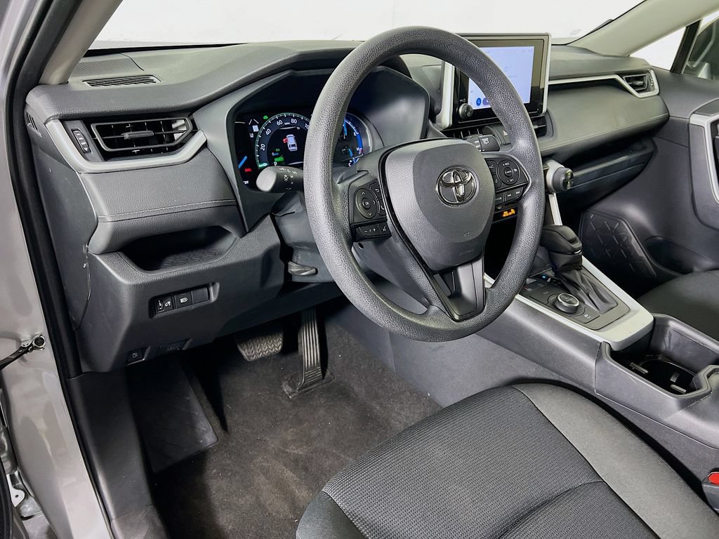 Used 2025 Toyota RAV4 LE AWD/4WD image 9