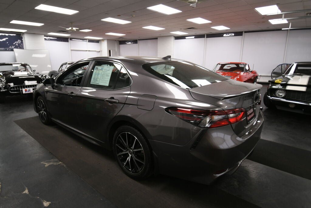 Used 2023 Toyota Camry SE FWD image 5