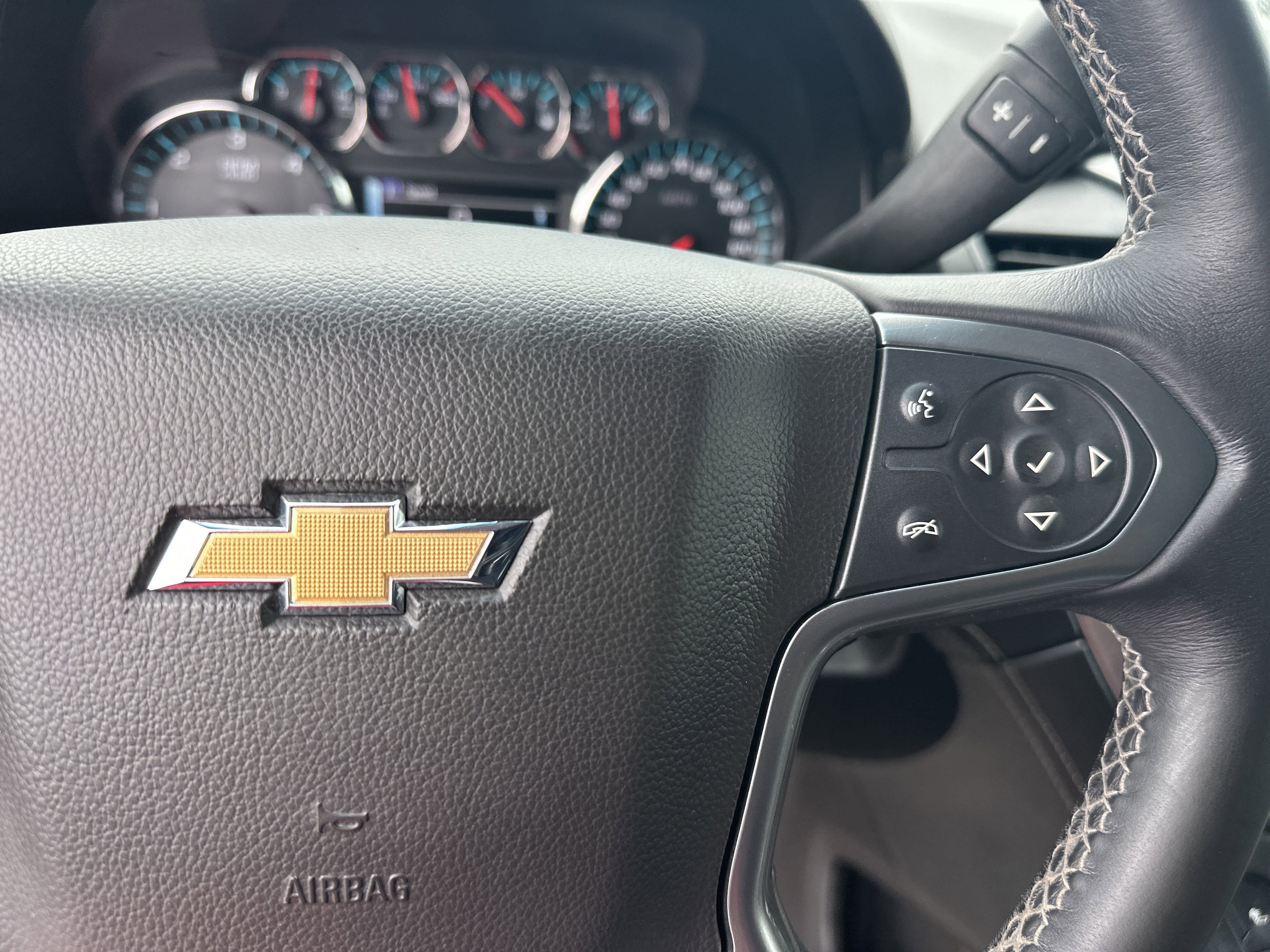 Used 2016 Chevrolet Suburban LT RWD image 27
