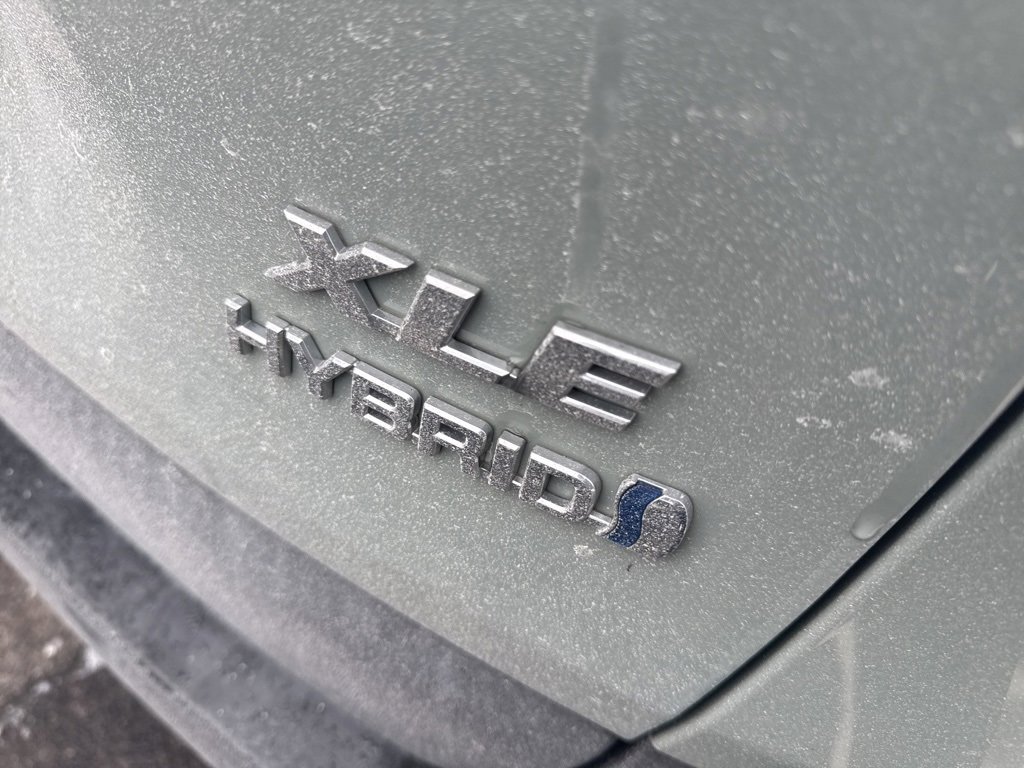 Used 2021 Toyota RAV4 XLE w/ Convenience Package image 5