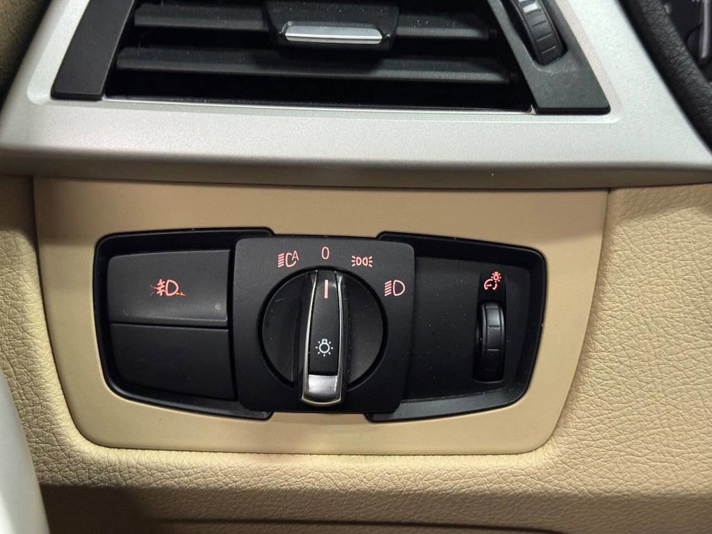 Used 2015 BMW 320i xDrive Sedan image 31
