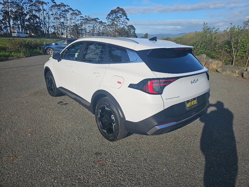New 2026 Kia Sportage EX image 3