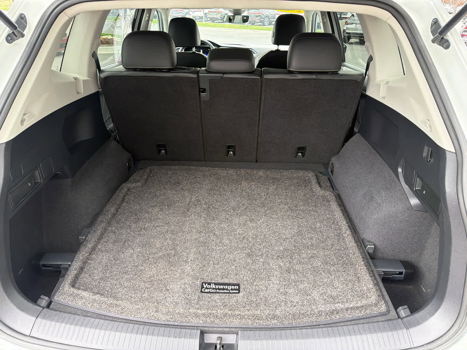 Used 2023 Volkswagen Tiguan SE w/ Panoramic Sunroof Package AWD/4WD image 11