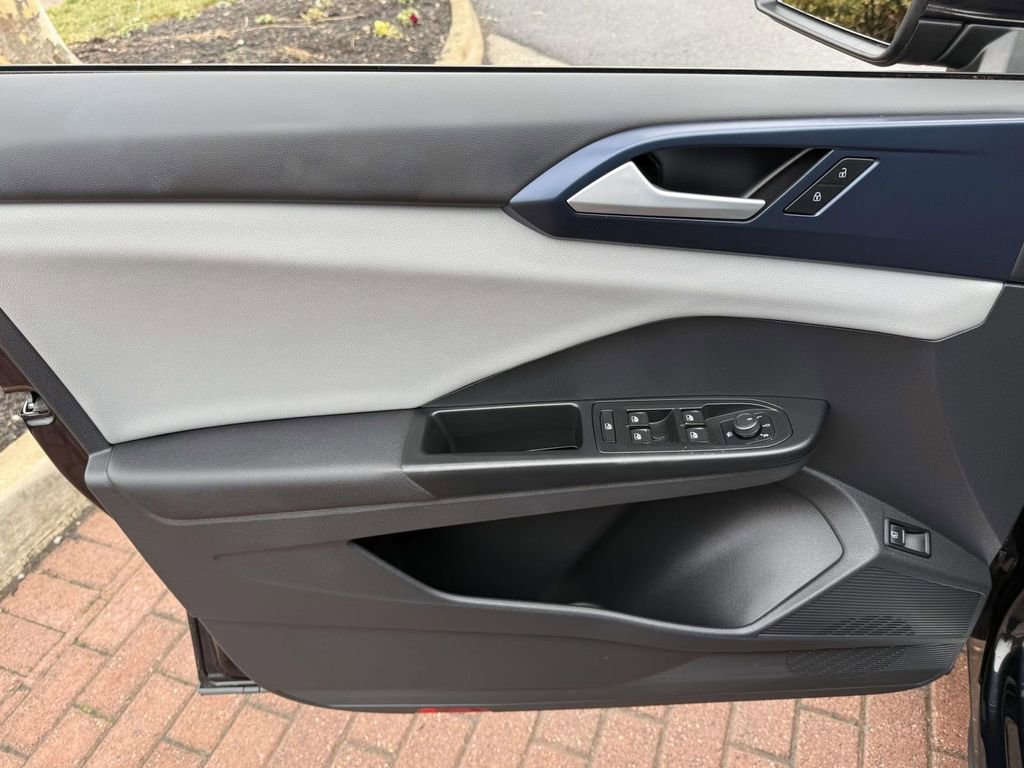 Used 2022 Volkswagen Taos SE image 9