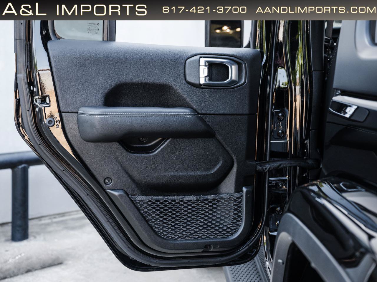 Used 2023 Jeep Wrangler Unlimited Sahara w/ LED Lighting Group AWD/4WD image 52