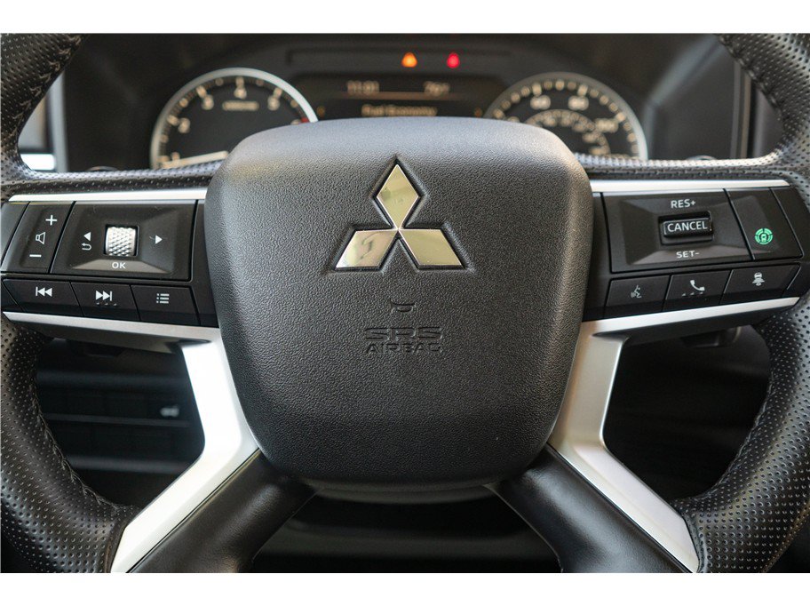 Used 2025 Mitsubishi Outlander AWD image 7