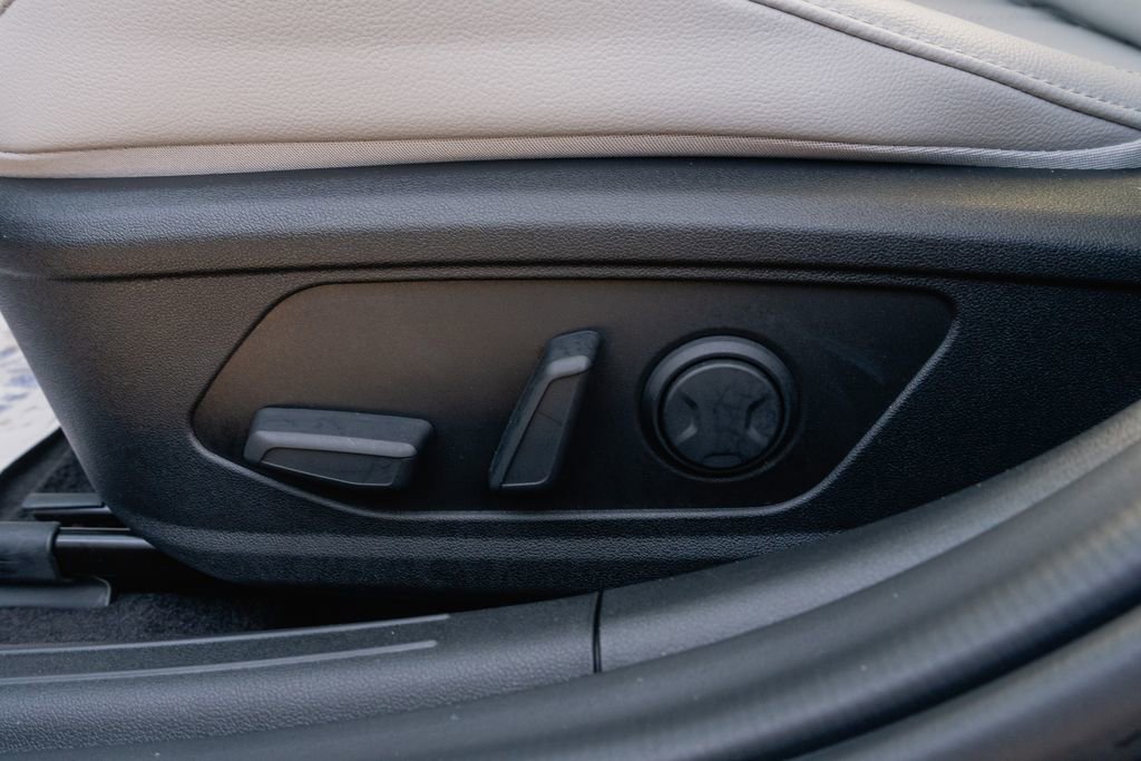 Certified 2025 Hyundai Elantra Limited image 19