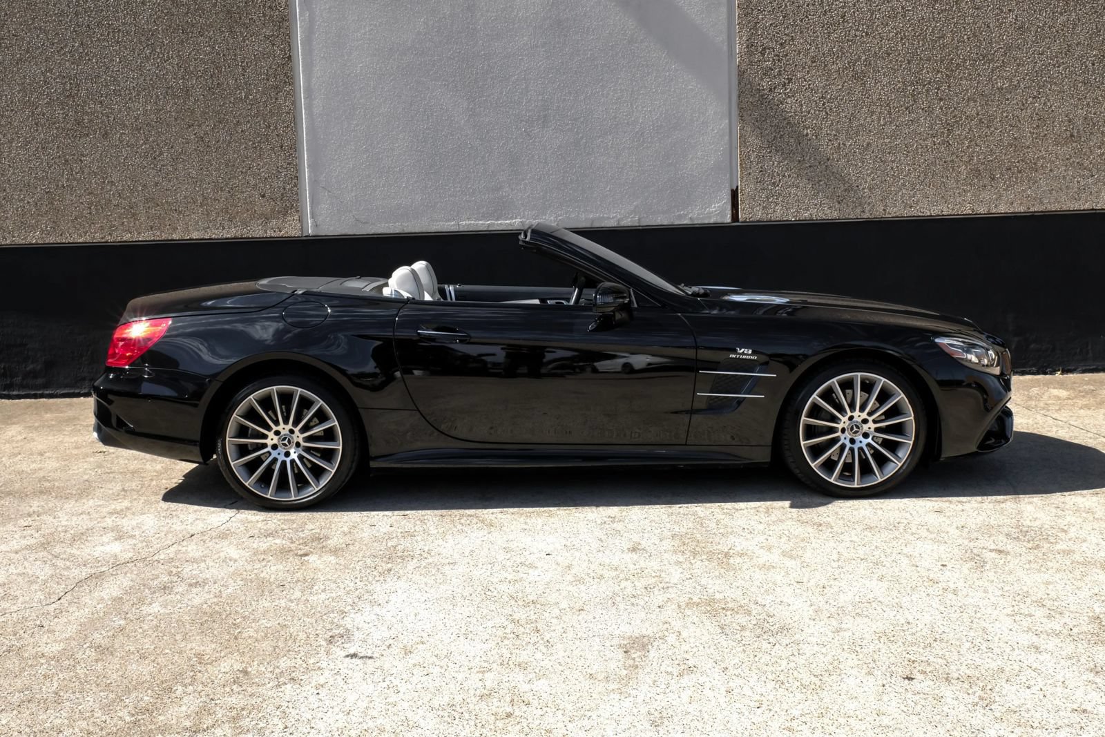 Used 2020 Mercedes-Benz SL 550 image 11