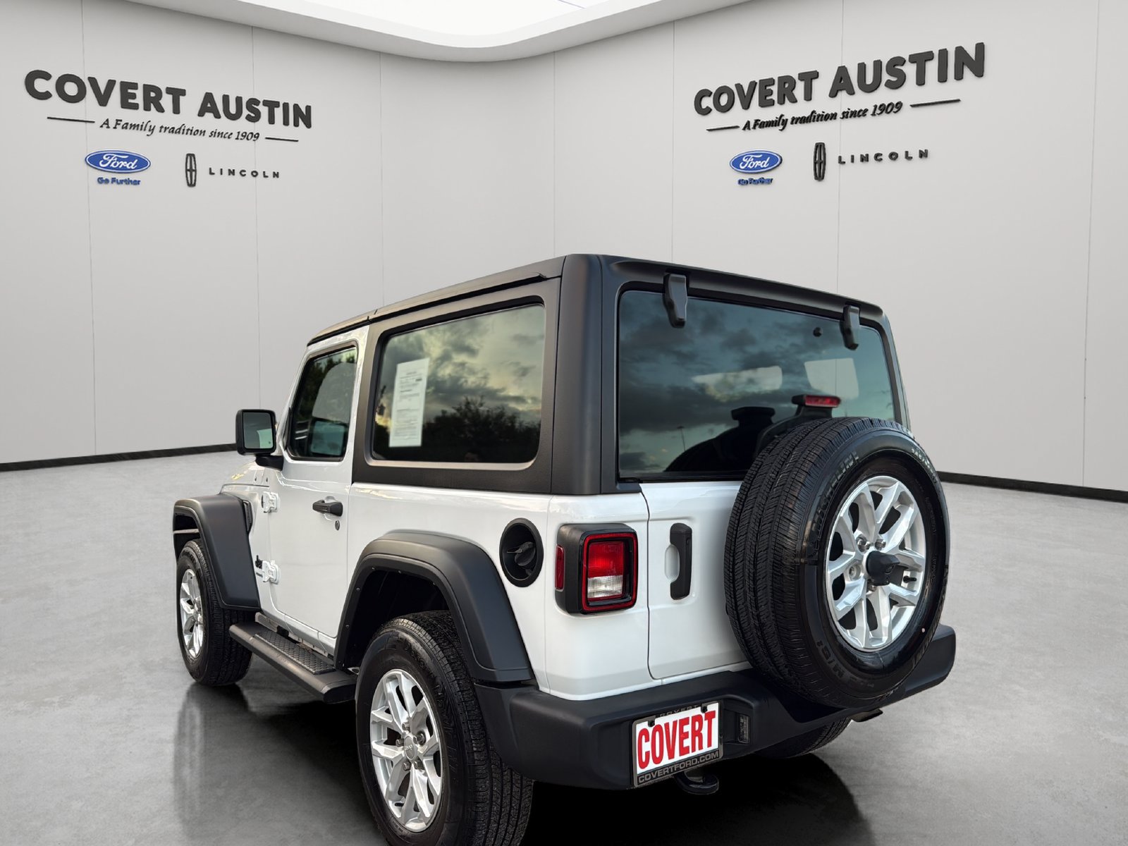 Used 2023 Jeep Wrangler Sport AWD/4WD image 3