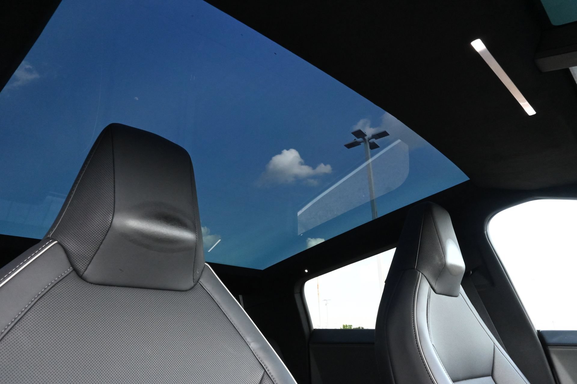 Used 2024 Tesla Cybertruck Cyberbeast AWD/4WD image 25