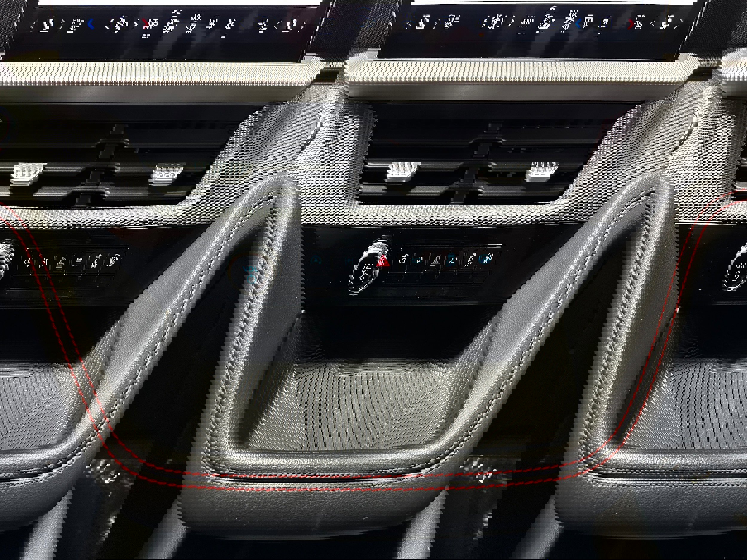 Certified 2025 Ford Explorer ST-Line image 21