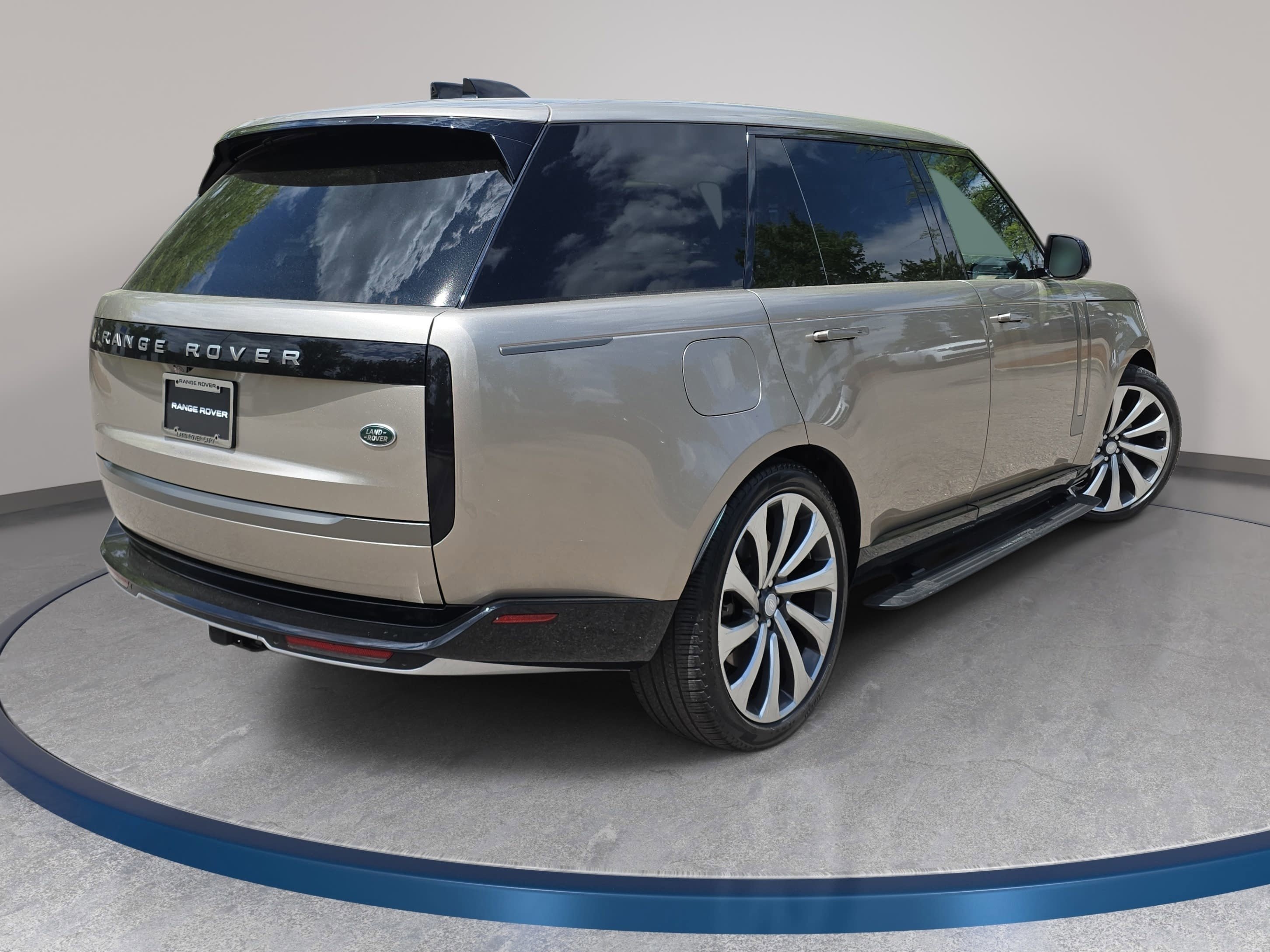 Certified 2023 Land Rover Range Rover Long Wheelbase SE AWD/4WD image 5
