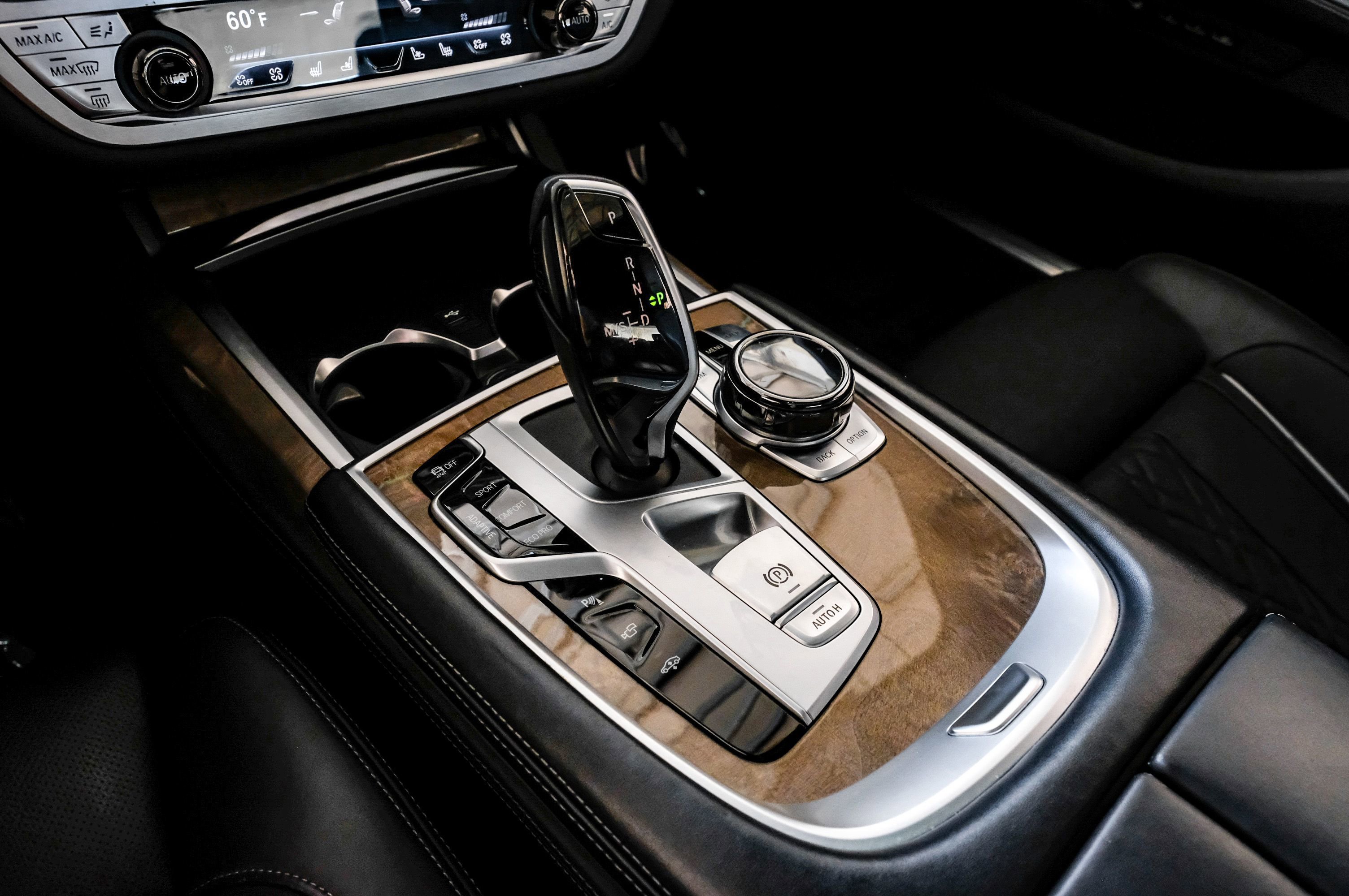 Used 2020 BMW 750i xDrive w/ Executive Package AWD/4WD image 21