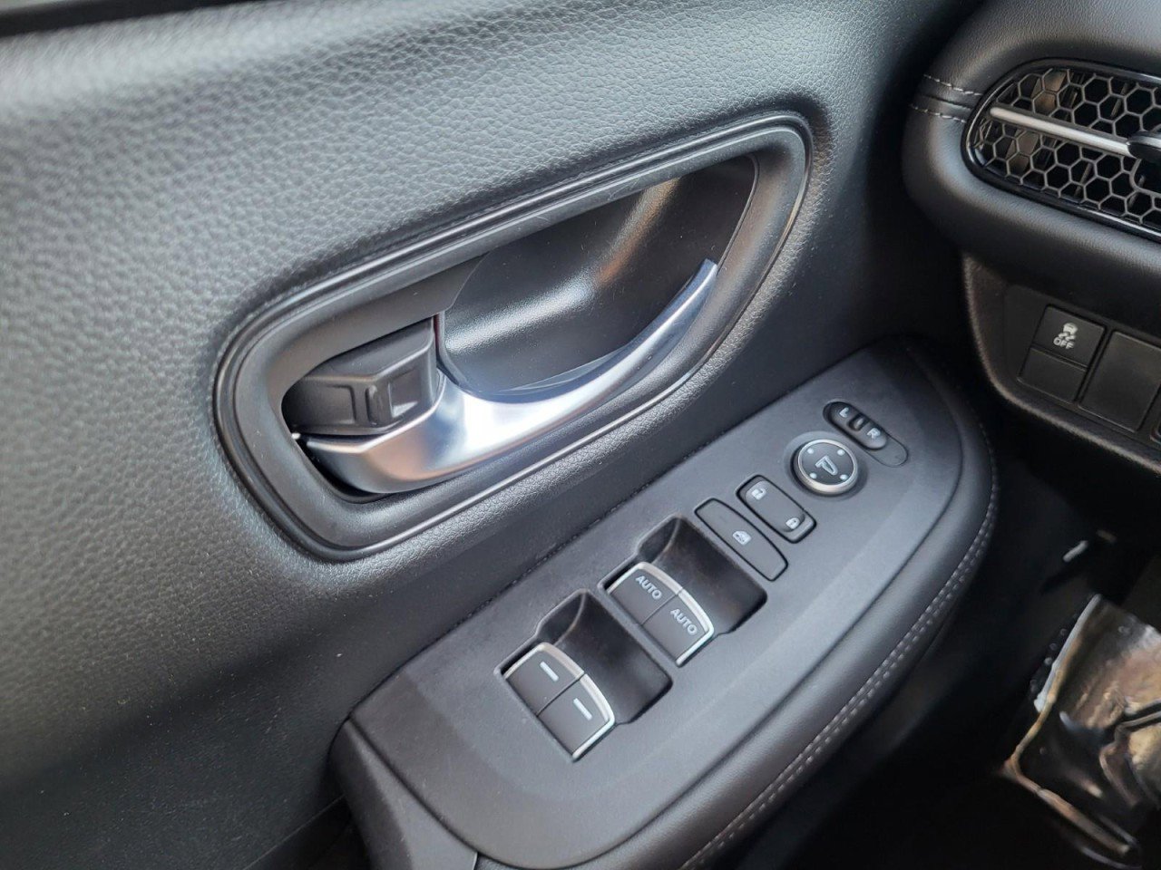 Certified 2024 Honda HR-V EX-L image 21